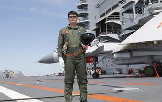 殲&mdash;15飛行員曹先建：開創(chuàng)重傷后重返海天的奇跡