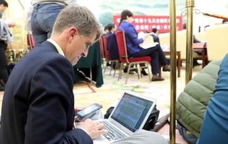 在你看不見的角落，中外記者這樣工作