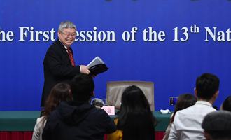 記者會(huì)后，劉永富準(zhǔn)備離開