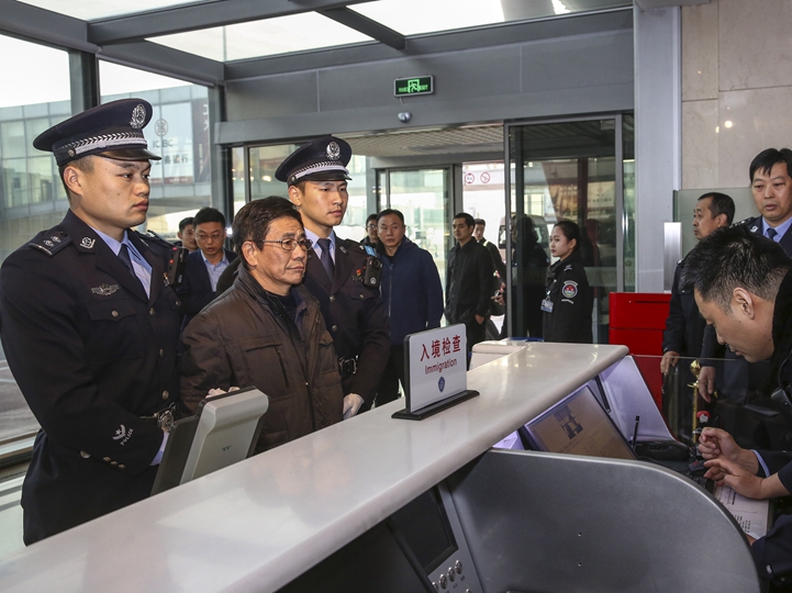 新華社評(píng)論員：狠剎&ldquo;四風(fēng)&rdquo;，嚴(yán)懲腐敗