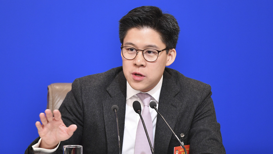 全國(guó)政協(xié)委員、中國(guó)香港體育協(xié)會(huì)暨奧林匹克委員會(huì)副會(huì)長(zhǎng)、霍英東集團(tuán)副總裁 霍啟剛