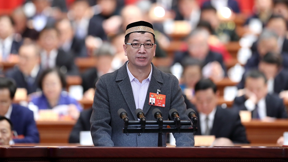 新疆維吾爾自治區(qū)呼圖壁縣政協(xié)副主席、伊斯蘭教協(xié)會會長，呼圖壁縣城鎮(zhèn)陜西寺阿訇 楊杰