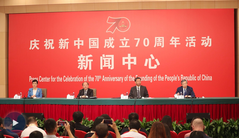 以新發(fā)展理念為引領，推進中國經濟平穩(wěn)健康可持續(xù)發(fā)展