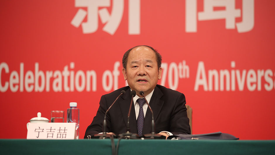 國家發(fā)展和改革委員會副主任、國家統(tǒng)計局局長寧吉喆介紹相關情況