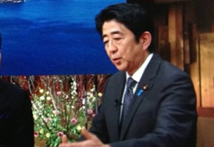 安倍搬起石頭要砸誰的腳？