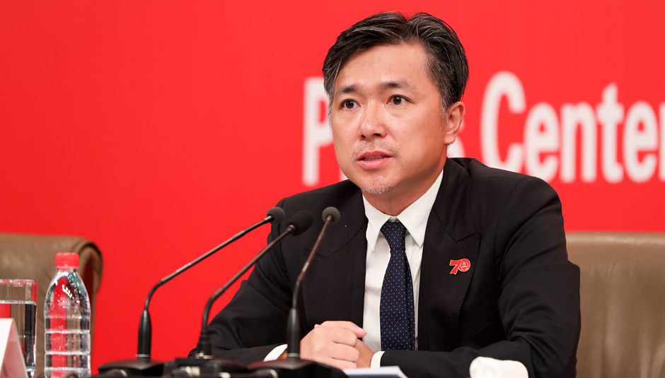 群眾游行總導(dǎo)演、北京師范大學(xué)藝術(shù)與傳媒學(xué)院副院長(zhǎng)肖向榮介紹情況