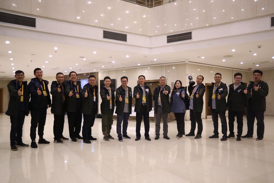 新華網(wǎng)國慶前方報(bào)道團(tuán)隊(duì)，出發(fā)啦！