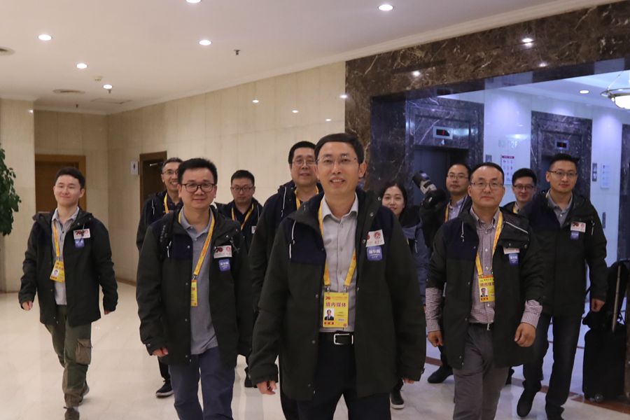 新華網(wǎng)國慶前方報(bào)道團(tuán)隊(duì)，出發(fā)啦！