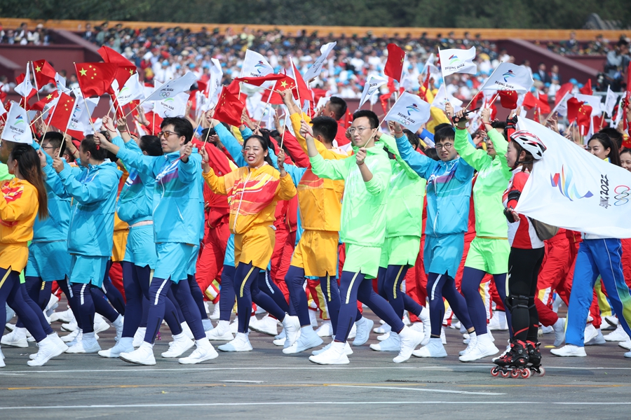 群眾大游行，歡樂的海洋！