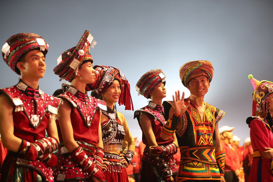 好兒好女好家園，齊心奔小康，共圓中國夢