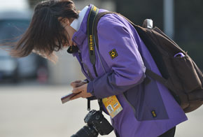 女記者們形成一道&ldquo;靚麗風(fēng)景線&rdquo;