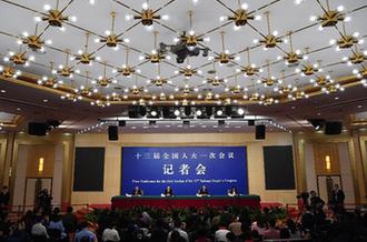 農(nóng)業(yè)部部長韓長賦等就&ldquo;實(shí)施鄉(xiāng)村振興戰(zhàn)略 推動農(nóng)業(yè)轉(zhuǎn)型升級&rdquo;答記者問