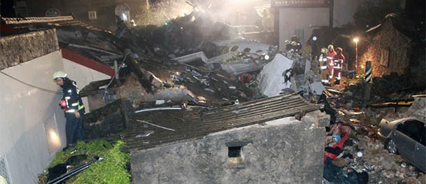 臺灣一客機(jī)迫降時(shí)重摔起火 已致48人死亡