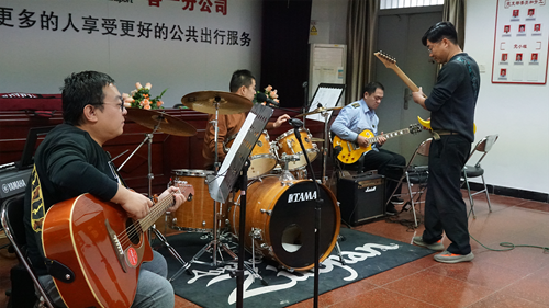 追夢中國人|侯孝輝：左手方向盤，右手麥克風