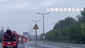 暴雨中 他們&ldquo;逆流而上&rdquo;：跨省救援！7省1800名消防員增援河南