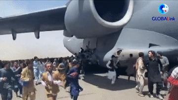 全球連線丨慘劇！喀布爾機(jī)場現(xiàn)場