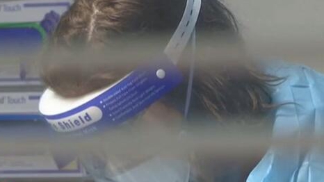 美國(guó)專家：變異毒株傳播或?qū)⒓觿∫咔? /></a>
<div   id=