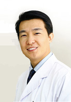 葉子?。罕本┟罓柲垦劭漆t(yī)院院長