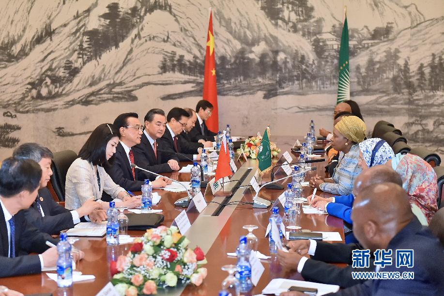 5月5日，中國(guó)國(guó)務(wù)院總理李克強(qiáng)在亞的斯亞貝巴非洲聯(lián)盟總部會(huì)見(jiàn)非盟委員會(huì)主席祖馬。 新華社記者李濤攝