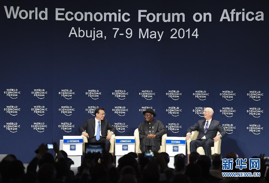  5月8日，中國(guó)國(guó)務(wù)院總理李克強(qiáng)在阿布賈出席第24屆世界經(jīng)濟(jì)論壇非洲峰會(huì)全會(huì)，發(fā)表題為《共同推動(dòng)非洲發(fā)展邁上新臺(tái)階》的特別致辭。新華社記者 李學(xué)仁 攝 