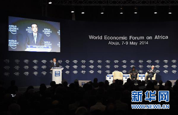 5月8日，中國(guó)國(guó)務(wù)院總理李克強(qiáng)在阿布賈出席第24屆世界經(jīng)濟(jì)論壇非洲峰會(huì)全會(huì)，發(fā)表題為《共同推動(dòng)非洲發(fā)展邁上新臺(tái)階》的特別致辭。新華社記者 李學(xué)仁 攝 