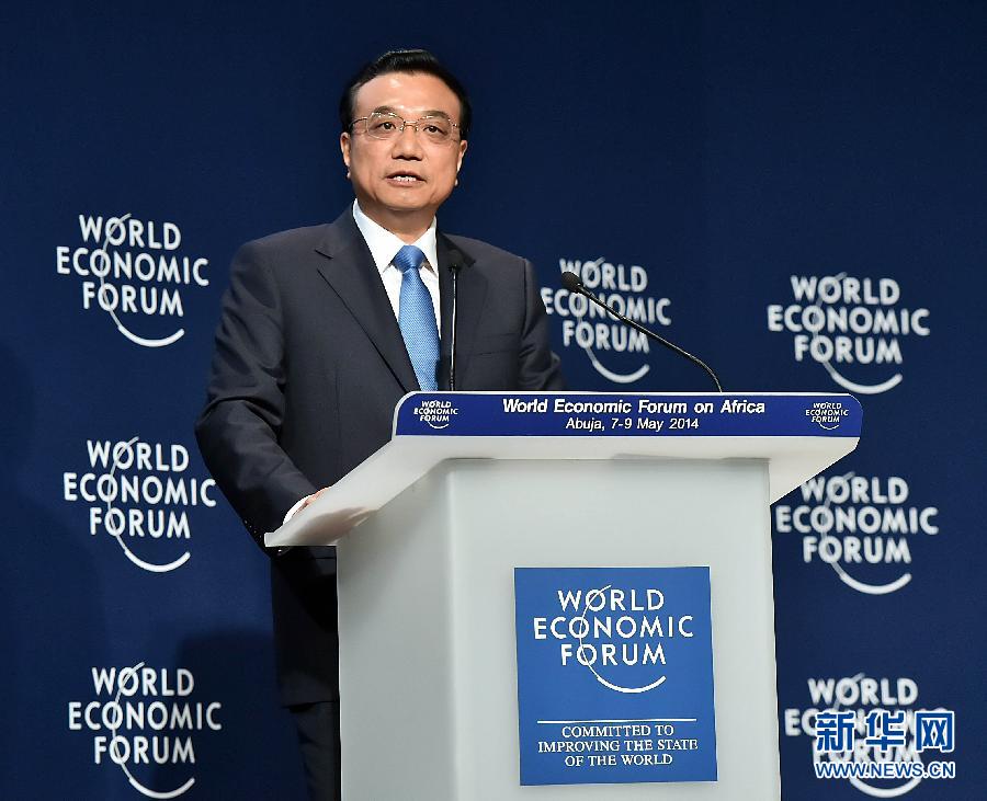 5月8日，中國(guó)國(guó)務(wù)院總理李克強(qiáng)在阿布賈出席第24屆世界經(jīng)濟(jì)論壇非洲峰會(huì)全會(huì)，發(fā)表題為《共同推動(dòng)非洲發(fā)展邁上新臺(tái)階》的特別致辭。新華社記者 李濤 攝 