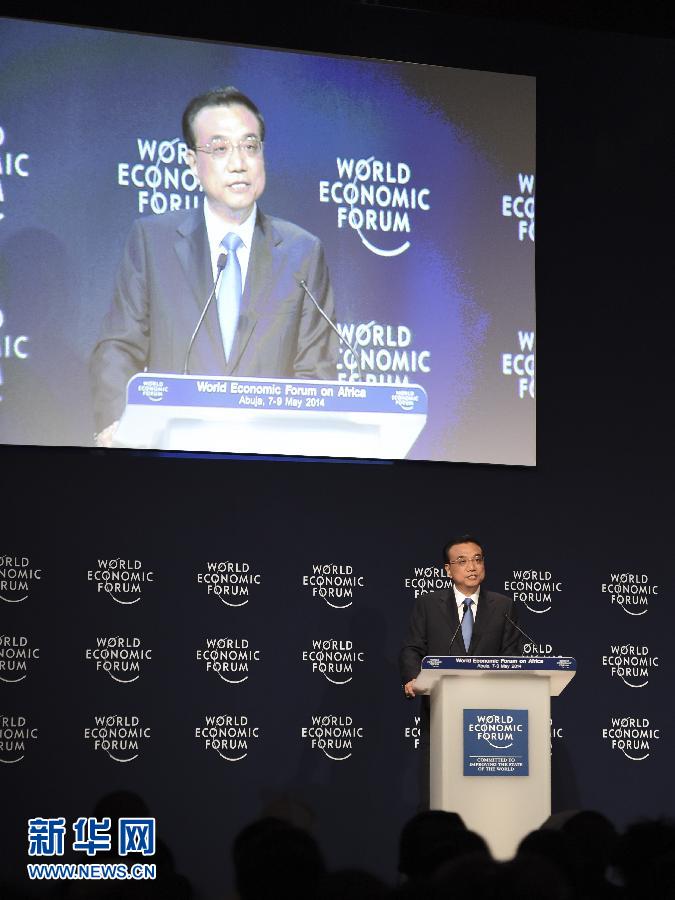5月8日，中國(guó)國(guó)務(wù)院總理李克強(qiáng)在阿布賈出席第24屆世界經(jīng)濟(jì)論壇非洲峰會(huì)全會(huì)，發(fā)表題為《共同推動(dòng)非洲發(fā)展邁上新臺(tái)階》的特別致辭。新華社記者 李學(xué)仁 攝 