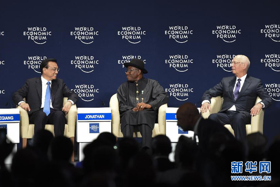 5月8日，中國(guó)國(guó)務(wù)院總理李克強(qiáng)在阿布賈出席第24屆世界經(jīng)濟(jì)論壇非洲峰會(huì)全會(huì)，發(fā)表題為《共同推動(dòng)非洲發(fā)展邁上新臺(tái)階》的特別致辭。新華社記者 李學(xué)仁 攝 