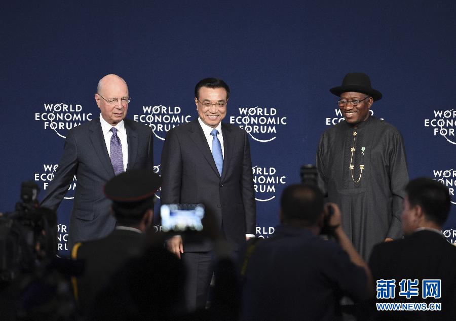 5月8日，中國(guó)國(guó)務(wù)院總理李克強(qiáng)在阿布賈出席第24屆世界經(jīng)濟(jì)論壇非洲峰會(huì)全會(huì)，發(fā)表題為《共同推動(dòng)非洲發(fā)展邁上新臺(tái)階》的特別致辭。新華社記者 李學(xué)仁 攝 