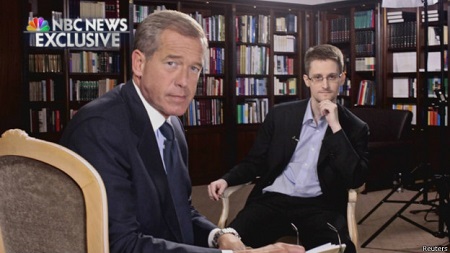 斯諾登稱，他曾作為美國中情局和國安局便衣特工在海外工作。