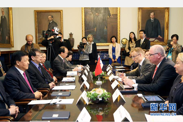 6月13日，中共中央政治局常委、中央書記處書記劉云山在赫爾辛基會(huì)見芬蘭議長海內(nèi)盧奧馬。 新華社記者姚大偉攝