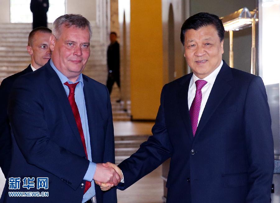 6月13日，中共中央政治局常委、中央書記處書記劉云山在赫爾辛基會(huì)見芬蘭社民黨主席、財(cái)政部長林內(nèi)。 新華社記者姚大偉攝