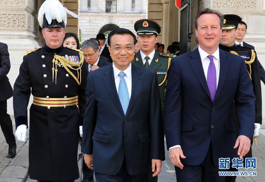 6月17日，中國國務(wù)院總理李克強(qiáng)在倫敦唐寧街10號首相府同英國首相卡梅倫舉行中英總理年度會晤。新華社記者 龐興雷 攝