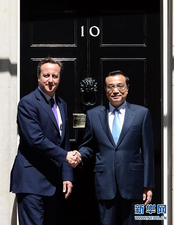 6月17日，國務(wù)院總理李克強(qiáng)在倫敦唐寧街10號首相府同英國首相卡梅倫舉行中英總理年度會晤。新華社記者 李濤 攝