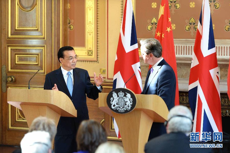 6月17日，中國(guó)國(guó)務(wù)院總理李克強(qiáng)同英國(guó)首相卡梅倫在倫敦舉行中英總理年度會(huì)晤后共同會(huì)見(jiàn)記者。新華社記者 李濤 攝