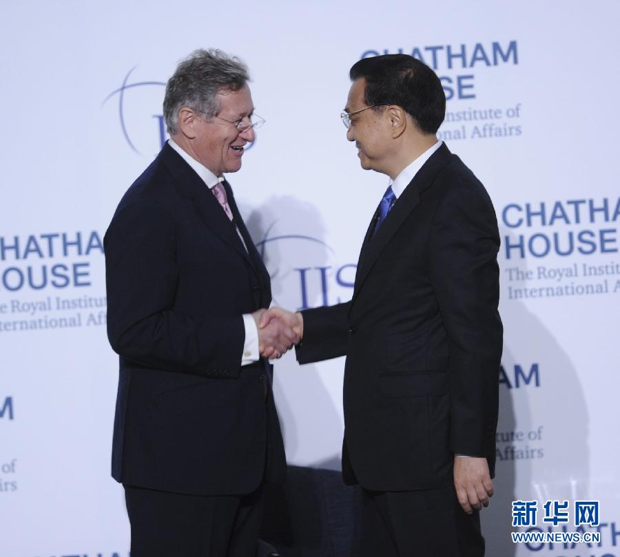  6月18日，國(guó)務(wù)院總理李克強(qiáng)在倫敦金融城市長(zhǎng)官邸面向英國(guó)皇家國(guó)際問(wèn)題研究所和國(guó)際戰(zhàn)略研究所兩大智庫(kù)發(fā)表題為《共建包容發(fā)展的美好世界》的演講。新華社記者 張鐸 攝 