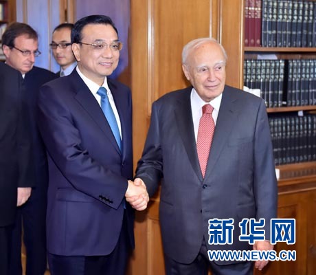6月20日，國(guó)務(wù)院總理李克強(qiáng)在雅典總統(tǒng)府會(huì)見(jiàn)希臘總統(tǒng)帕普利亞斯。 新華社記者 李濤 攝