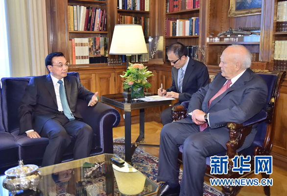 6月20日，國(guó)務(wù)院總理李克強(qiáng)在雅典總統(tǒng)府會(huì)見(jiàn)希臘總統(tǒng)帕普利亞斯。 新華社記者 李濤 攝