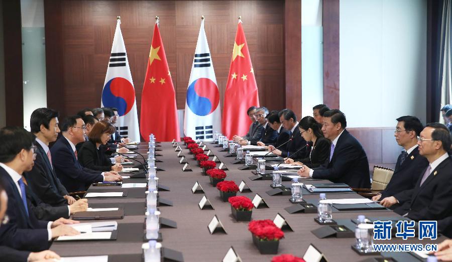 7月4日，國(guó)家主席習(xí)近平在首爾會(huì)見(jiàn)韓國(guó)總理鄭烘原。 新華社記者謝環(huán)馳攝 