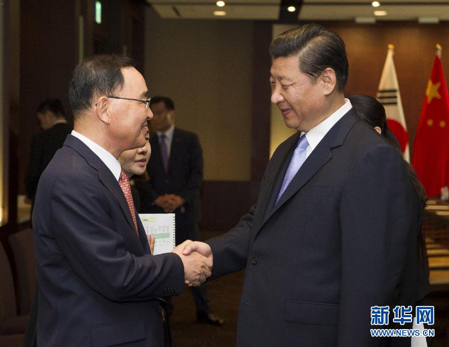 7月4日，國(guó)家主席習(xí)近平在首爾會(huì)見(jiàn)韓國(guó)總理鄭烘原。 新華社記者謝環(huán)馳攝  