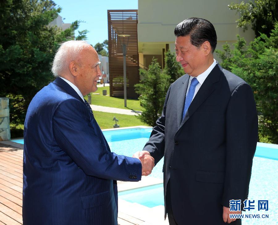 7月13日，中國國家主席習近平在希臘羅德島會見希臘總統(tǒng)帕普利亞斯。 新華社記者 蘭紅光 攝