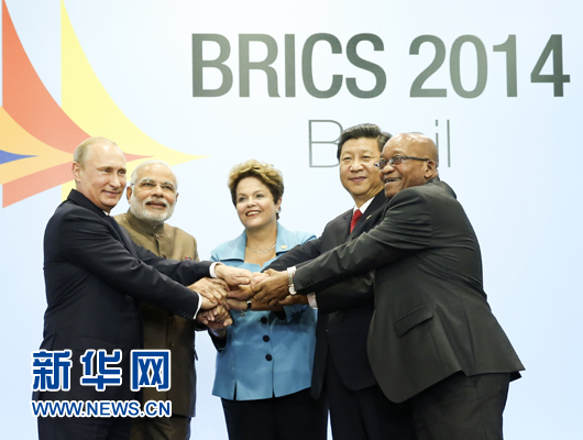 這是習(xí)近平同出席會(huì)晤的巴西總統(tǒng)羅塞夫、俄羅斯總統(tǒng)普京、印度總理莫迪、南非總統(tǒng)祖馬合影。新華社記者 蘭紅光 攝