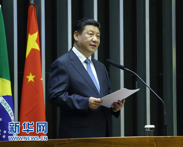 7月16日，國(guó)家主席習(xí)近平在巴西國(guó)會(huì)發(fā)表《弘揚(yáng)傳統(tǒng)友好共譜合作新篇》的演講。 新華社記者 蘭紅光 攝 