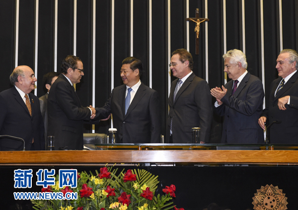 7月16日，國(guó)家主席習(xí)近平在巴西國(guó)會(huì)發(fā)表《弘揚(yáng)傳統(tǒng)友好共譜合作新篇》的演講。 新華社記者 李學(xué)仁 攝 