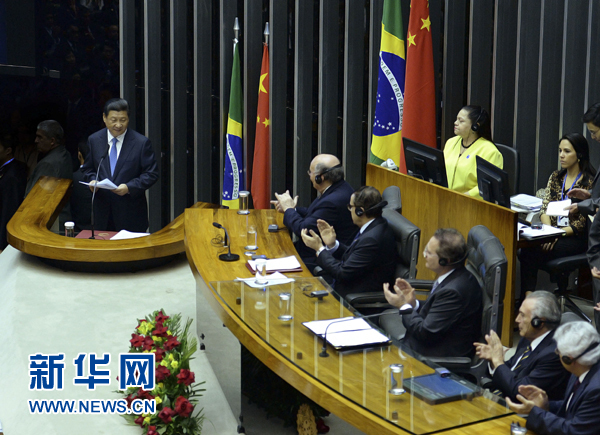 7月16日，國(guó)家主席習(xí)近平在巴西國(guó)會(huì)發(fā)表《弘揚(yáng)傳統(tǒng)友好共譜合作新篇》的演講。 新華社記者 劉建生 攝