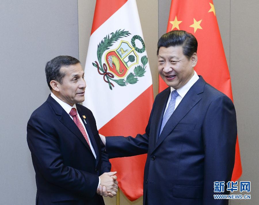 7月16日，國(guó)家主席習(xí)近平在巴西首都巴西利亞會(huì)見秘魯總統(tǒng)烏馬拉。新華社記者 劉建生 攝 