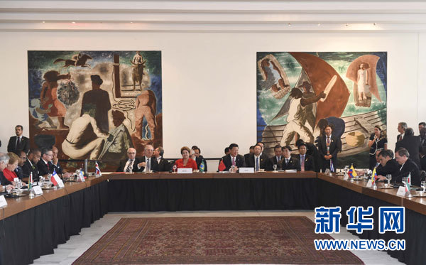 當(dāng)?shù)貢r(shí)間7月17日，國(guó)家主席習(xí)近平出席在巴西利亞舉行的中國(guó)－拉美和加勒比國(guó)家領(lǐng)導(dǎo)人會(huì)晤。 新華社記者 李學(xué)仁 攝