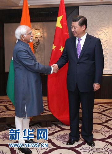 9月18日，國(guó)家主席習(xí)近平在新德里會(huì)見(jiàn)印度副總統(tǒng)兼聯(lián)邦院議長(zhǎng)安薩里。 新華社記者 龐興雷 攝