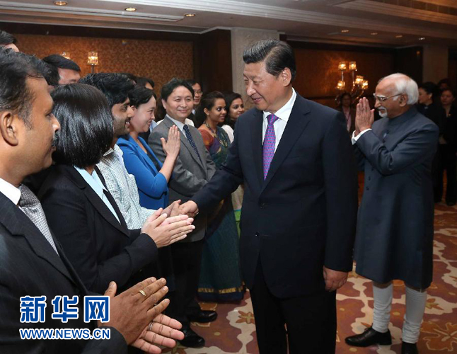 9月18日，國家主席習(xí)近平在印度世界事務(wù)委員會發(fā)表題為《攜手追尋民族復(fù)興之夢》的重要演講。演講結(jié)束后，習(xí)近平接見中印兩國青年代表。新華社記者 龐興雷 攝