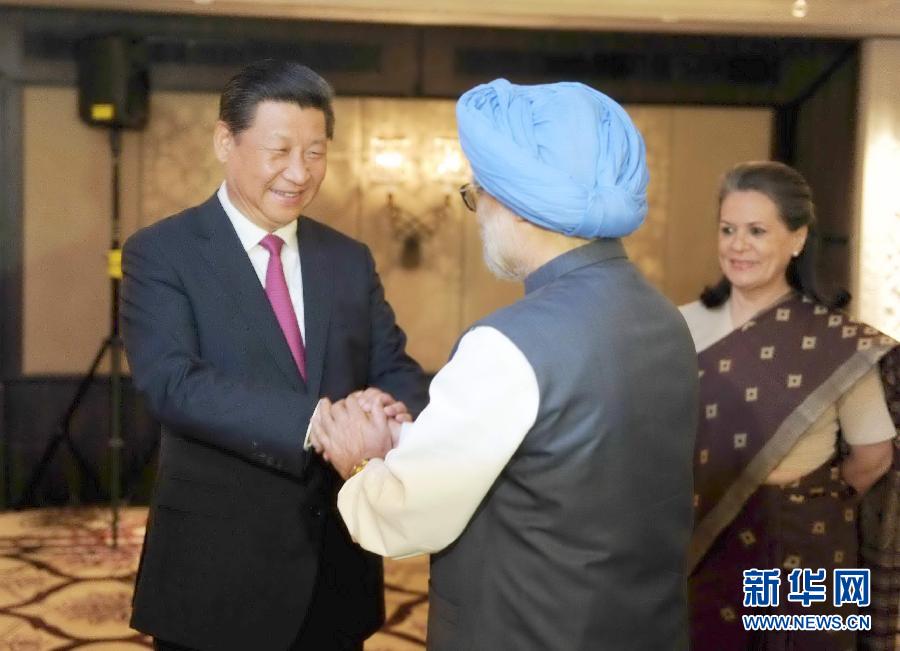 9月19日，國(guó)家主席習(xí)近平在新德里會(huì)見(jiàn)印度國(guó)大黨主席索尼婭&middot;甘地和前總理辛格。 新華社記者張鐸攝